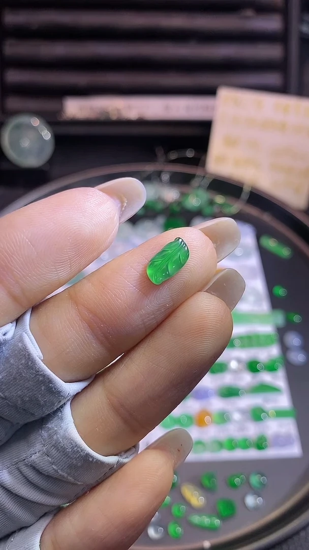 翡翠挂件未镶嵌叶子