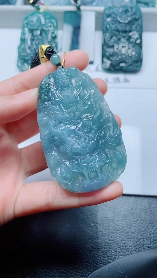 颈饰未镶嵌翡翠