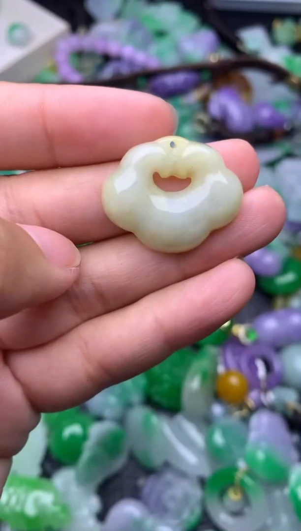 颈饰未镶嵌翡翠缅甸翡翠吊坠