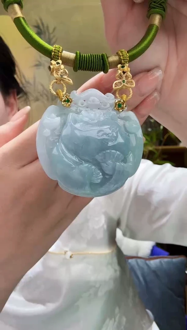 颈饰未镶嵌翡翠吊坠
