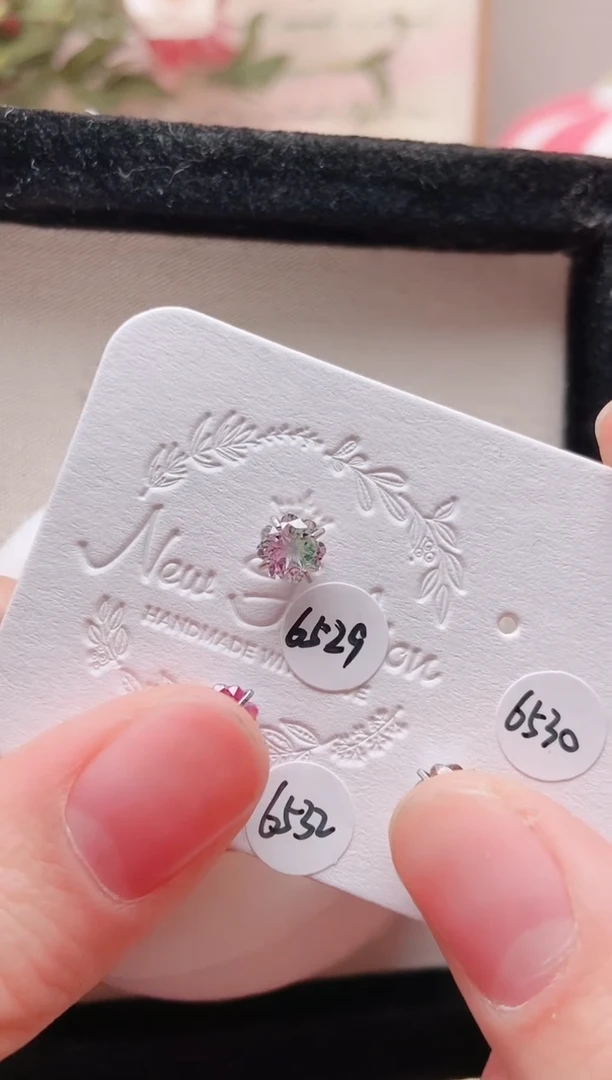 钛钢合金合成立方氧化锆6M四叶草|紫绿双色6529一只