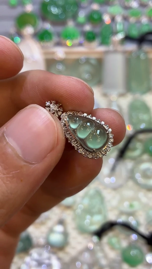 吊坠(不含链)18K金镶嵌翡翠豆子