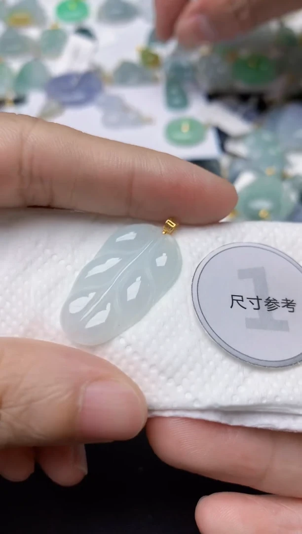 翡翠18K金镶嵌颈饰天然缅甸A货翡翠