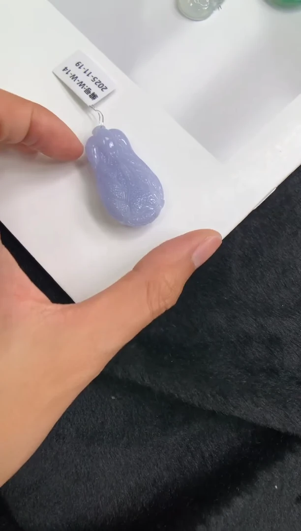 颈饰未镶嵌翡翠白菜
