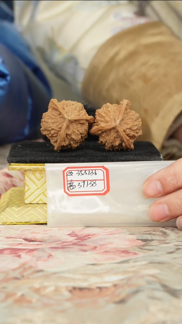 【闪购商品】文玩核桃把件盘山三棱