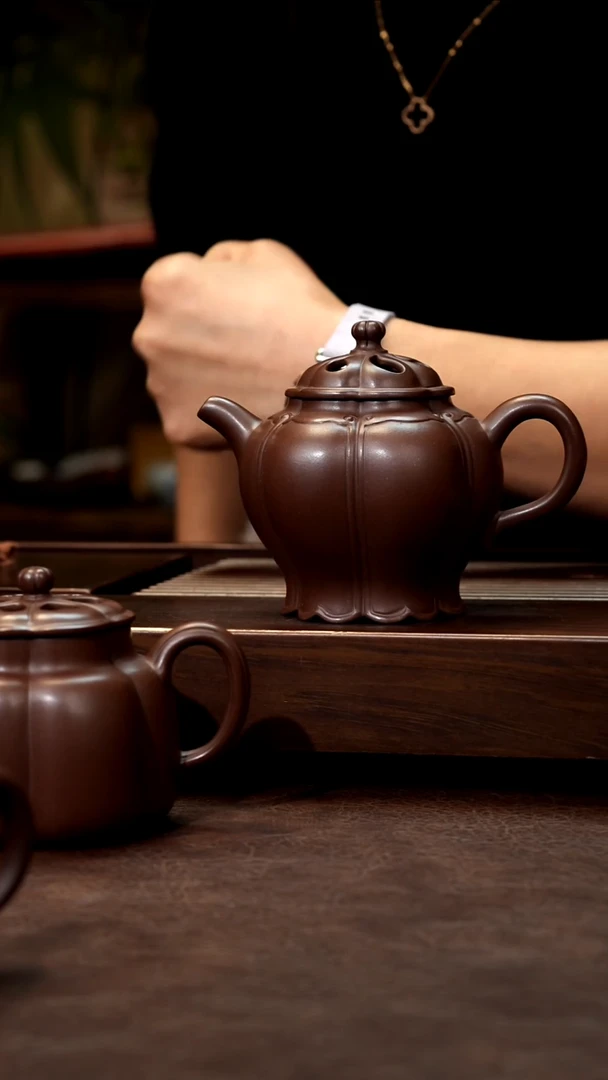 茶壶紫砂紫泥全手筋纹宫灯240cc左右
