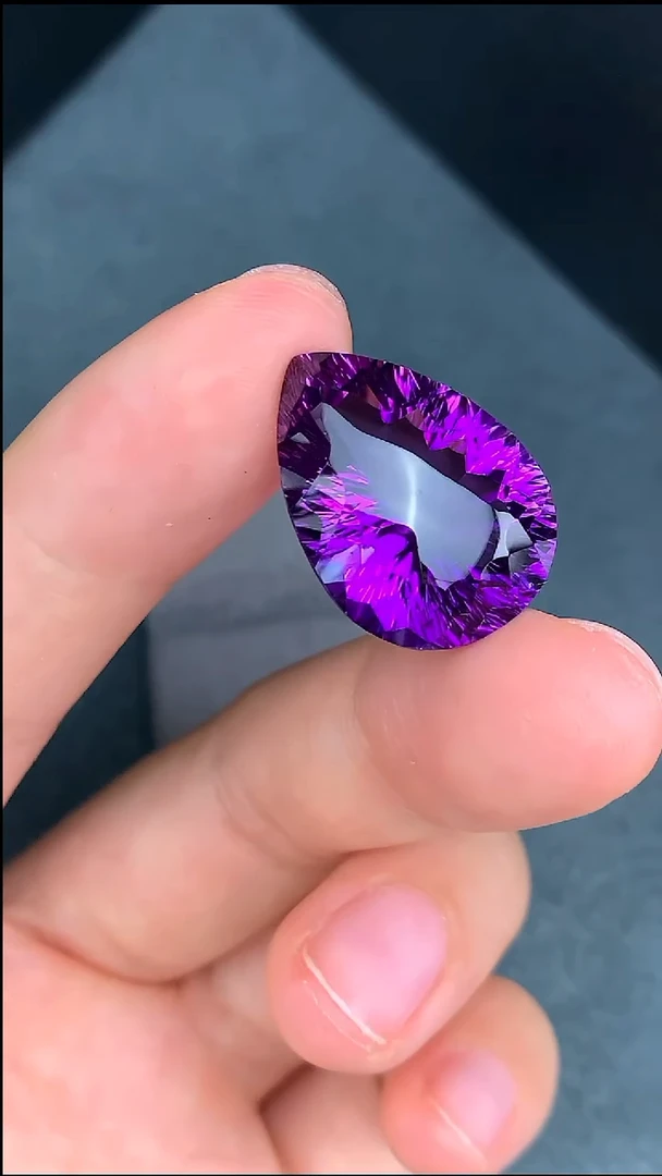 未镶嵌珠宝半成品水晶18.66克拉