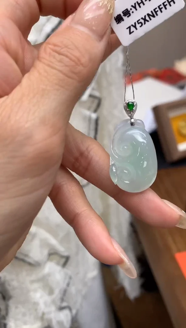 【闪购商品】翡翠颈饰18K金镶嵌如意