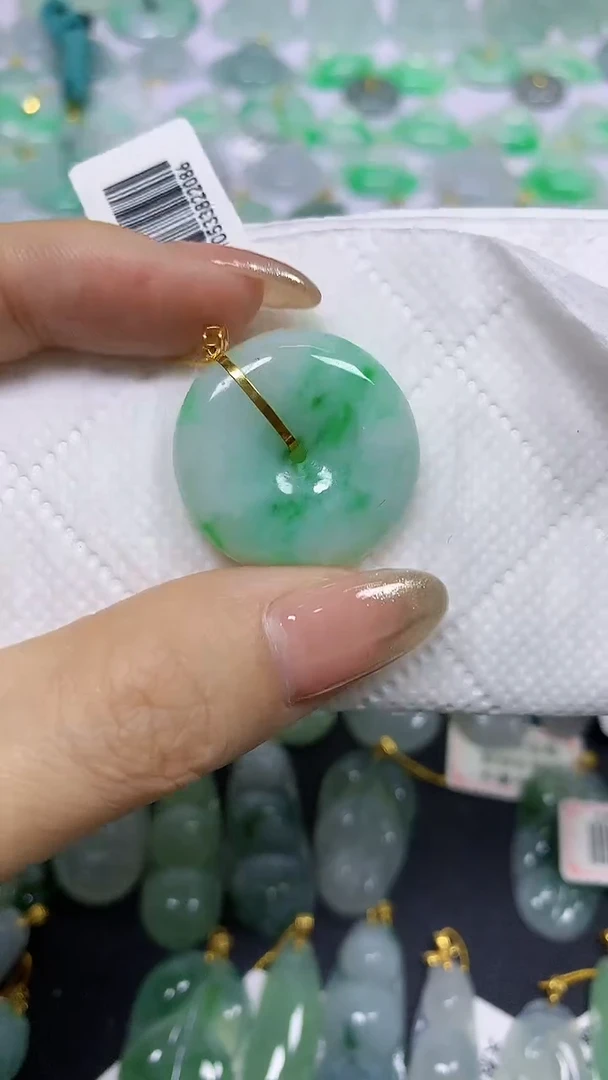 颈饰18K金镶嵌翡翠A货