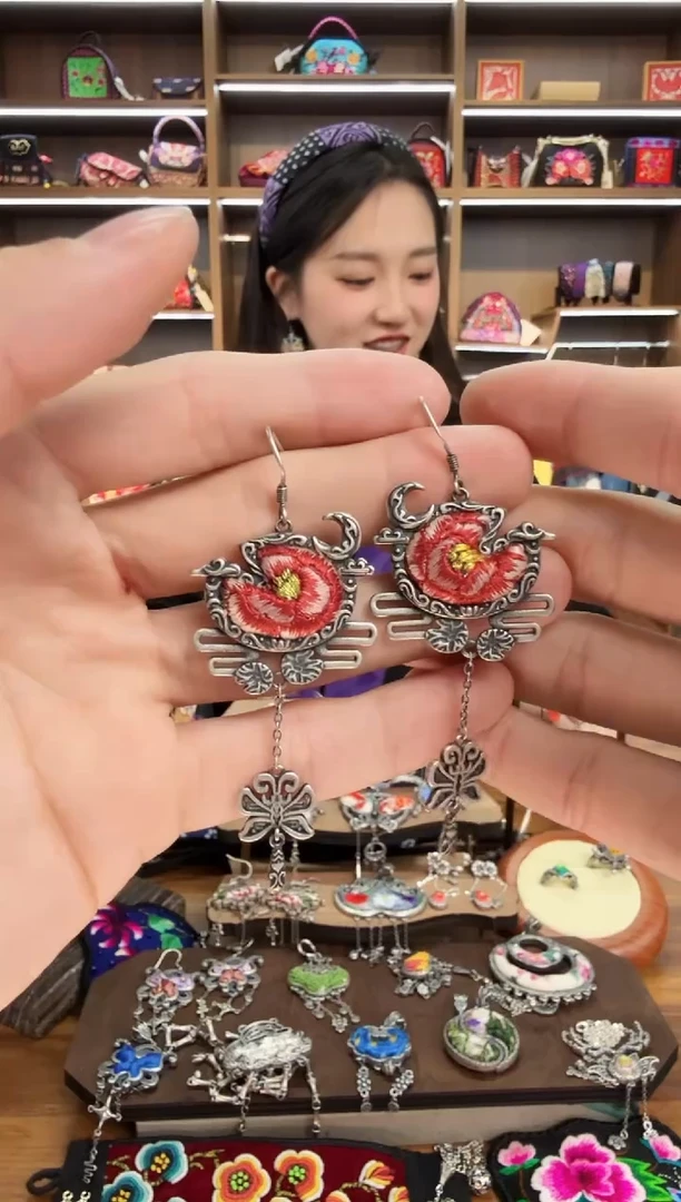 【闪购商品】织绣160蒙阿苏苗绣传承