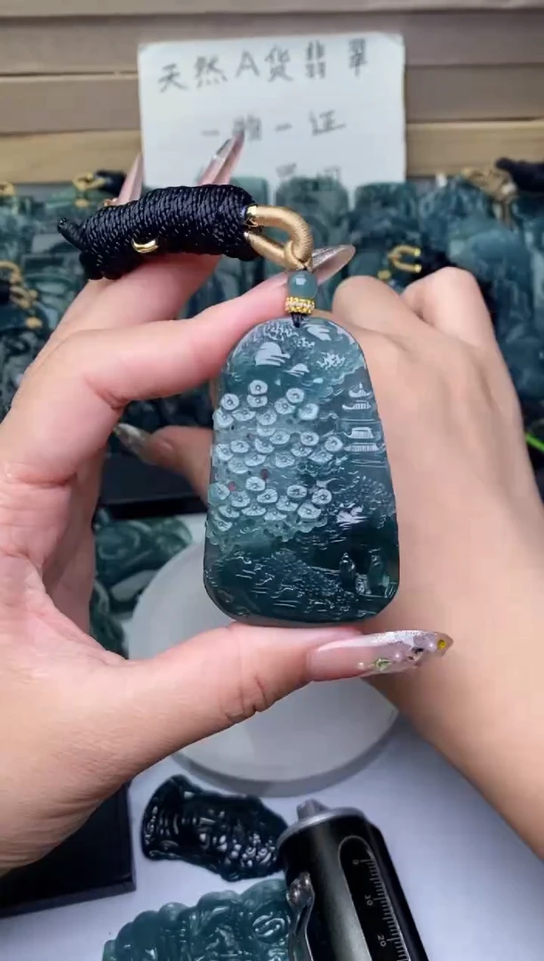 颈饰未镶嵌翡翠