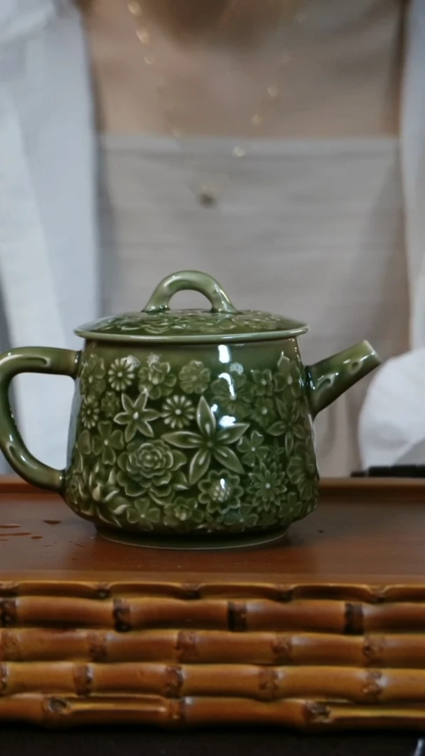 天下龙泉精品茶器110
