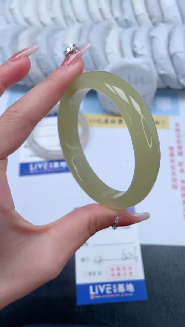 【闪购商品】石英质玉手镯未镶嵌姜黄有棉块介意勿拍！T86-60.6