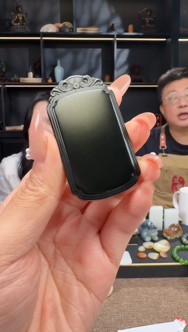 颈饰未镶嵌和田玉大*黑青无事牌挂件