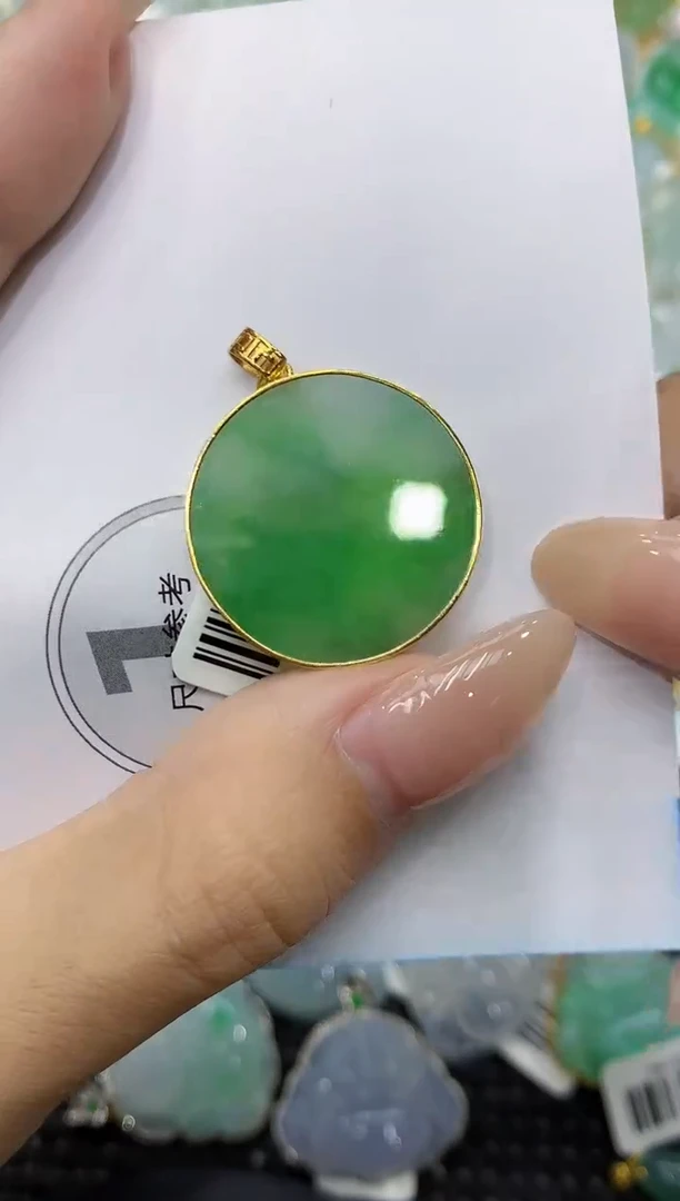 颈饰18K金镶嵌翡翠111111111111