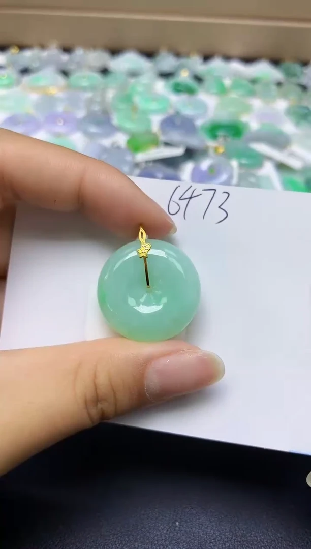 翡翠18K金镶嵌颈饰 天然缅甸翡翠A货