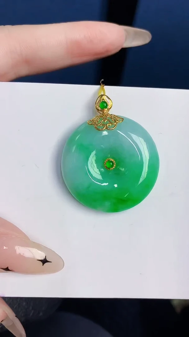 颈饰18K金镶嵌翡翠缅甸天然翡翠A货