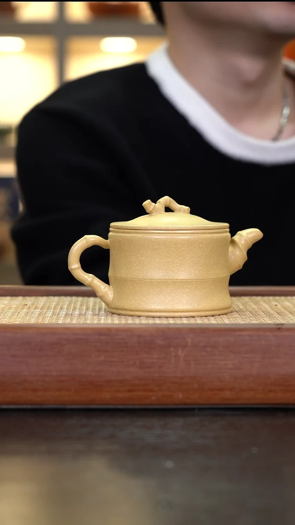 茶壶紫砂    大水潭本山绿泥      一品竹段   250cc  全手工