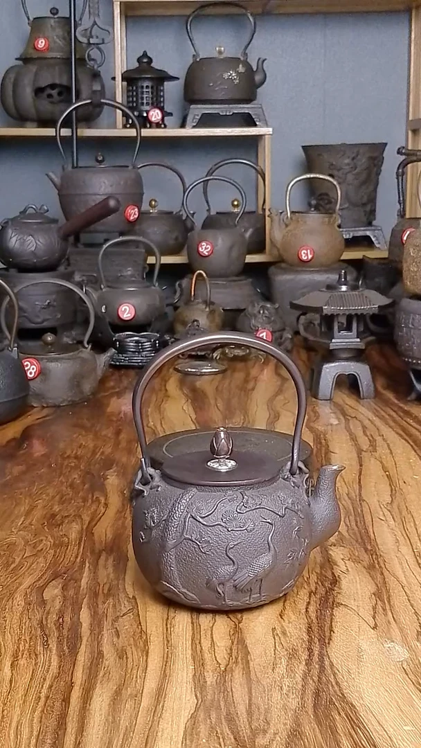 铸铁精铸手工壶龟鹤延年1200毫升铁壶