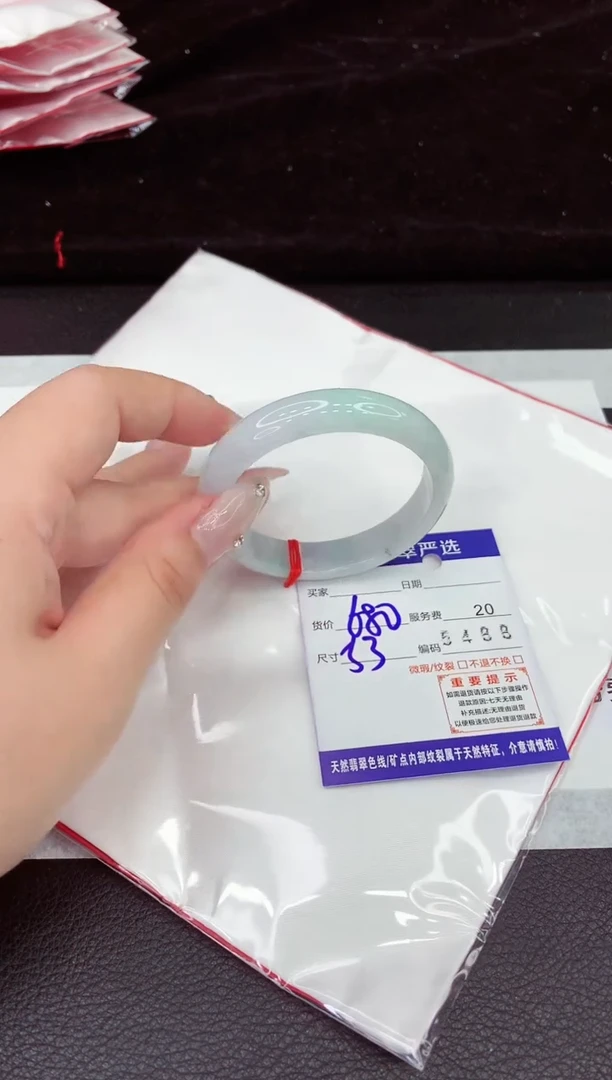 翡翠手镯未镶嵌1