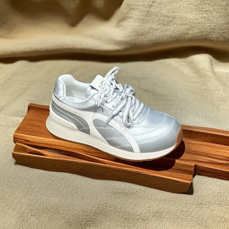 111220时尚舒适潮流洋气圆头休闲运动女鞋2025春季新款徳训鞋