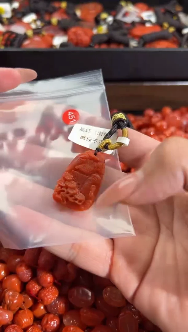 南红玛瑙未镶嵌颈饰1