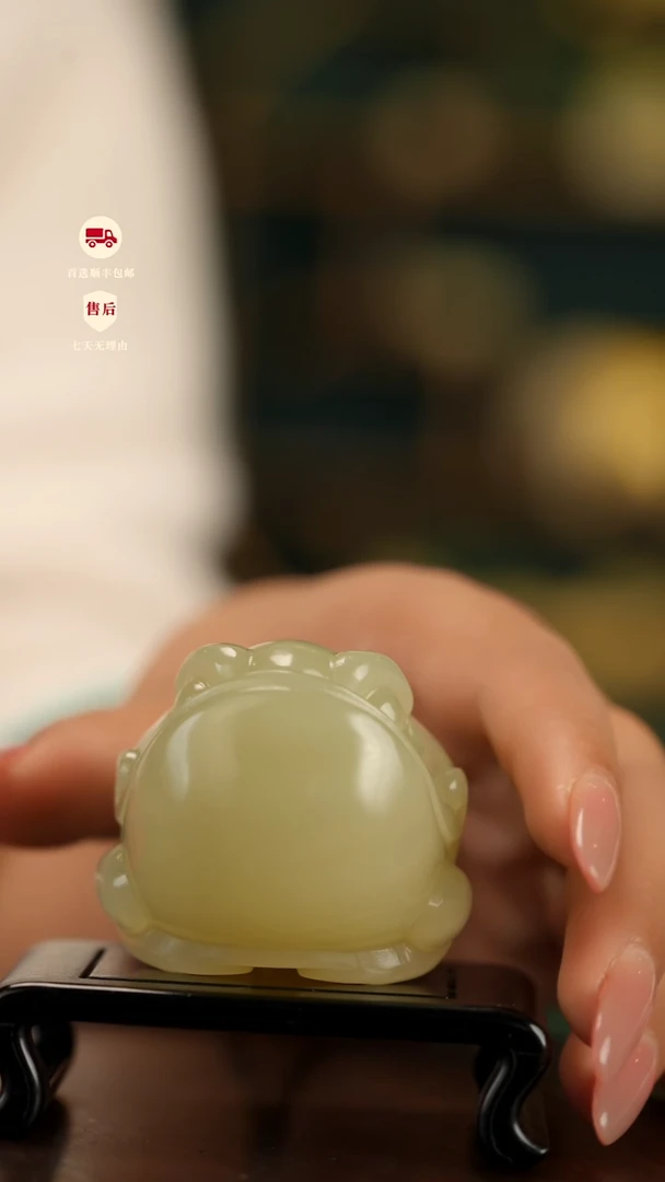 云南石竹叶青雕刻：大嘴金蟾