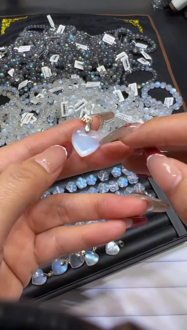 【闪购商品】长石手链银S925镶嵌蓝月光爱心吊坠 默认微瑕介意勿拍