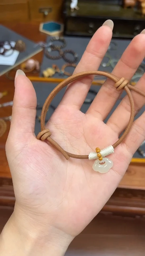 非洲檀香无事牌027牛皮绳如意河田