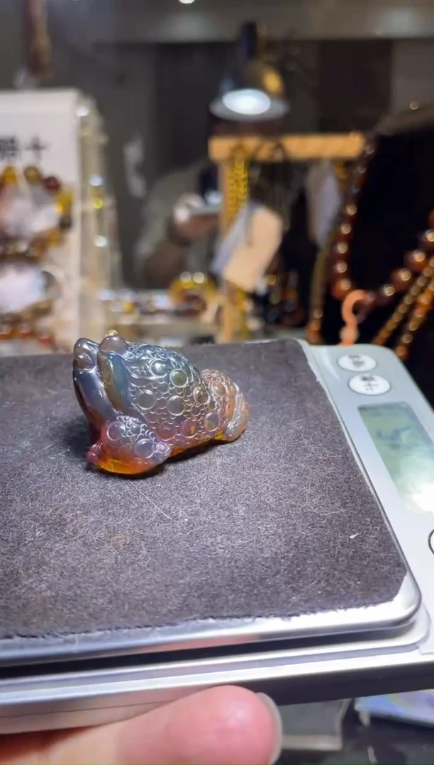 裸石琥珀未镶嵌七彩琥珀 金蟾