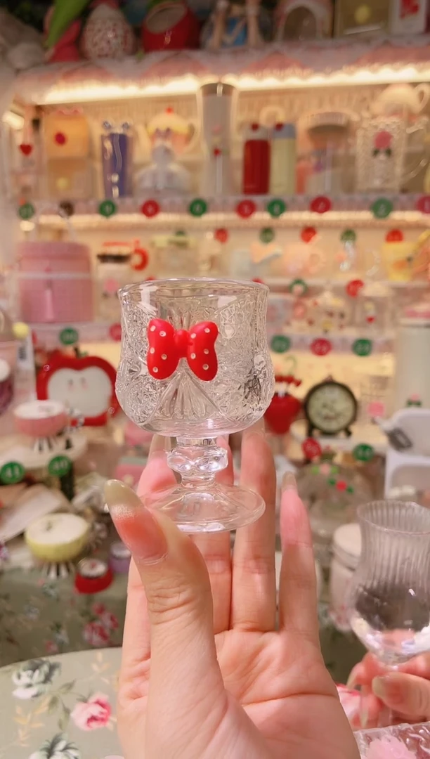 【闪购商品】摆件蝴蝶结高脚白酒杯品质好,发货快,放心拍