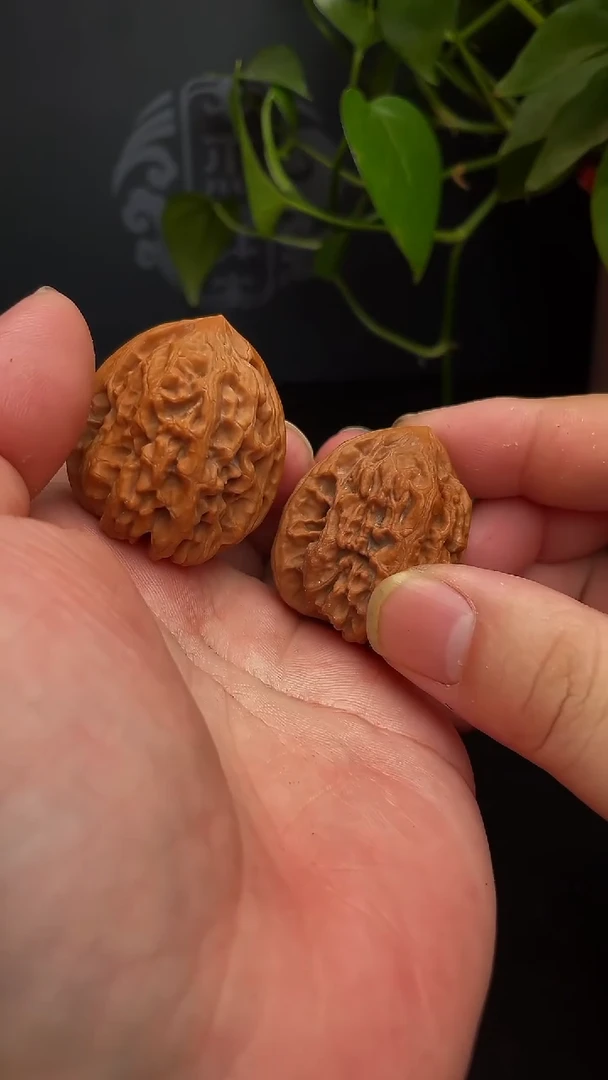 【闪购商品】文玩核桃把件36尺老款鸡心。团（白茬微修）