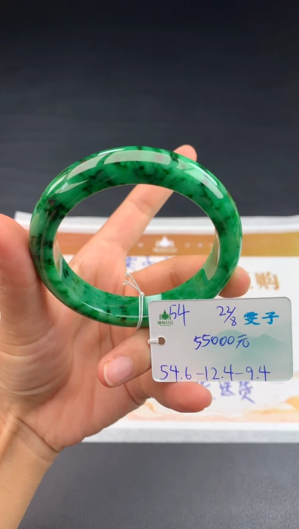 未镶嵌手镯翡翠自带#送人#，联系客服核对地址~