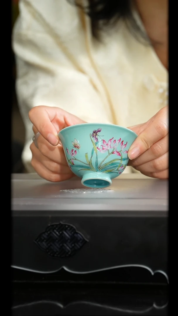 溢珍堂丨兰花蝴蝶内松石绿杯景德镇陶瓷