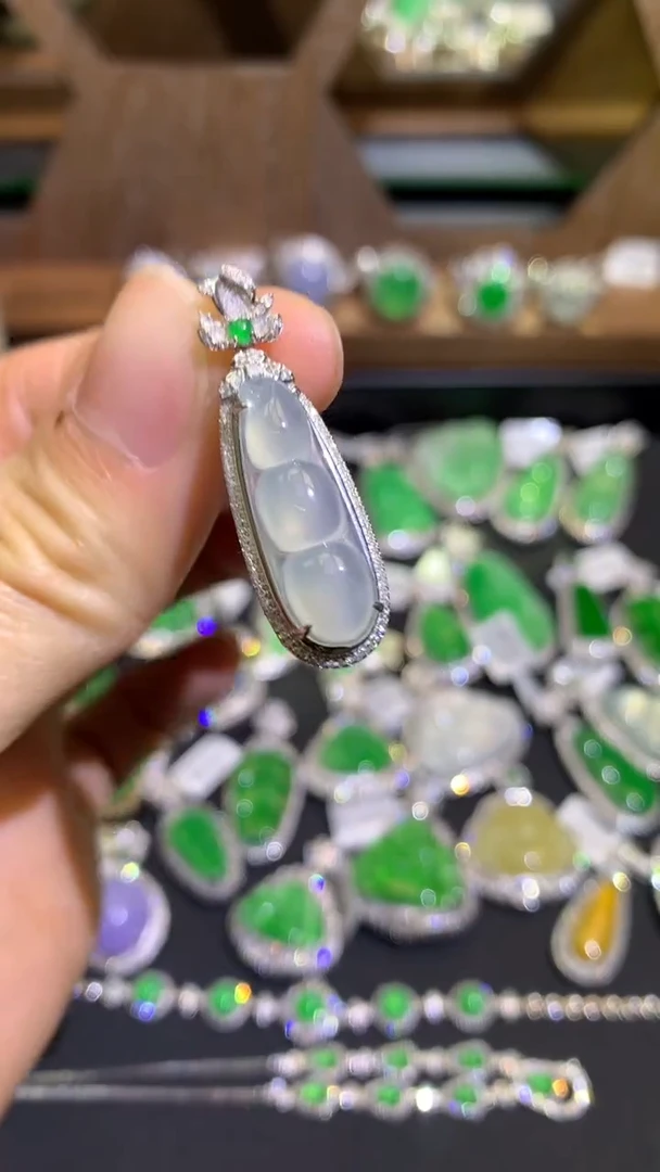 【闪购商品】翡翠吊坠(不含链)18K金镶嵌吊坠