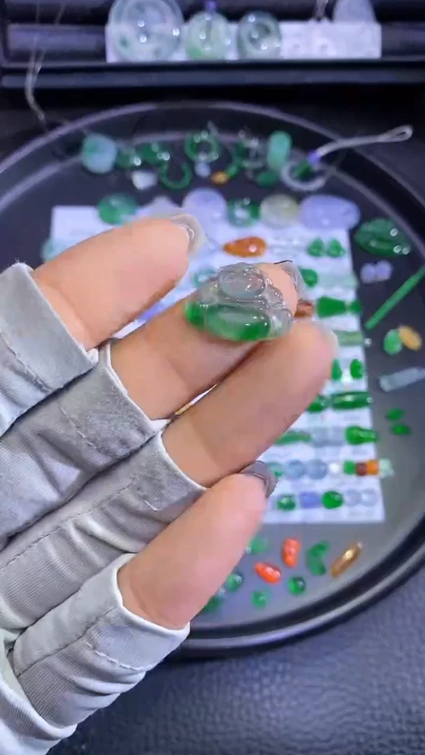 未镶嵌挂件翡翠佛公