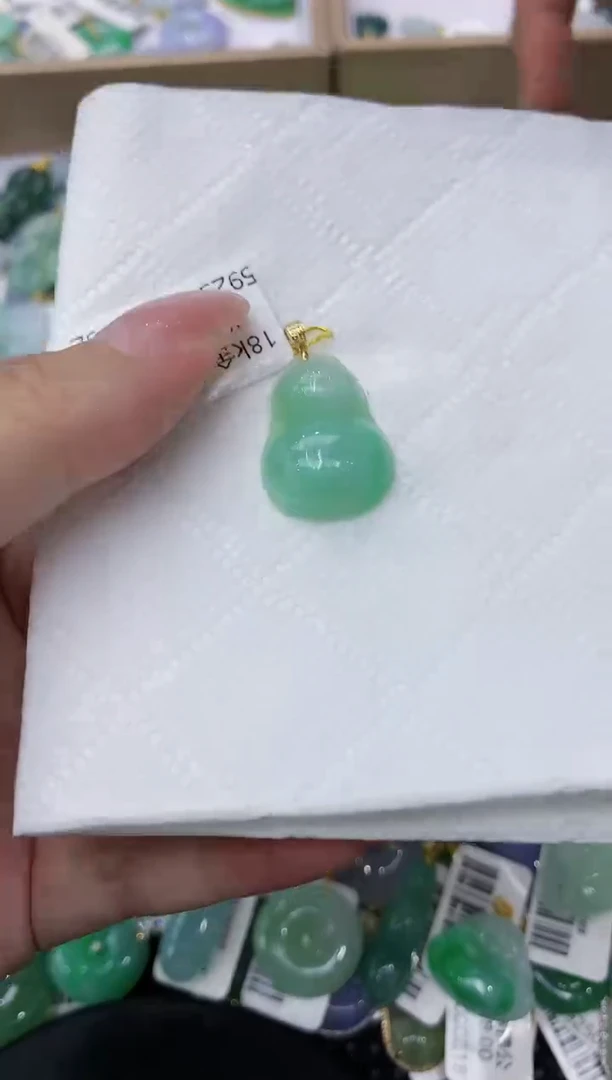 翡翠18K金镶嵌颈饰111111111