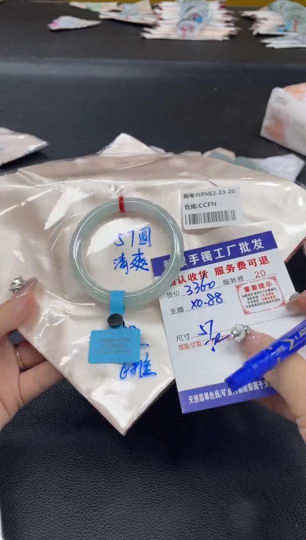 未镶嵌手镯翡翠E**^翡翠手镯