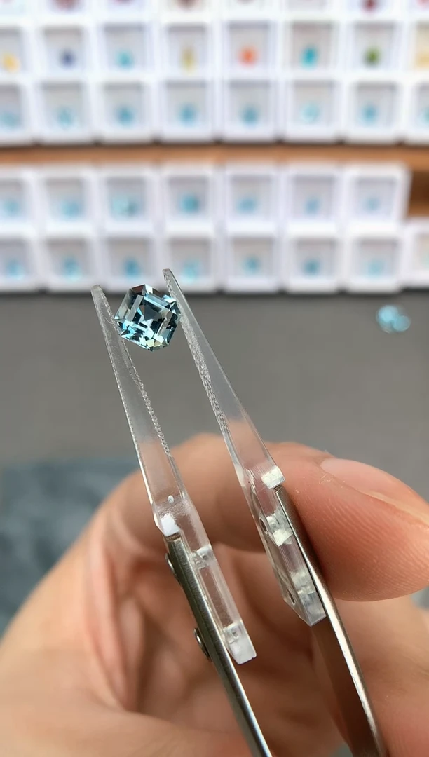 未镶嵌裸石定制海蓝宝石0.93ct 03073