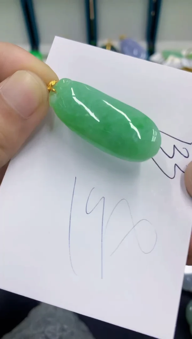 翡翠挂件18K金镶嵌翡翠