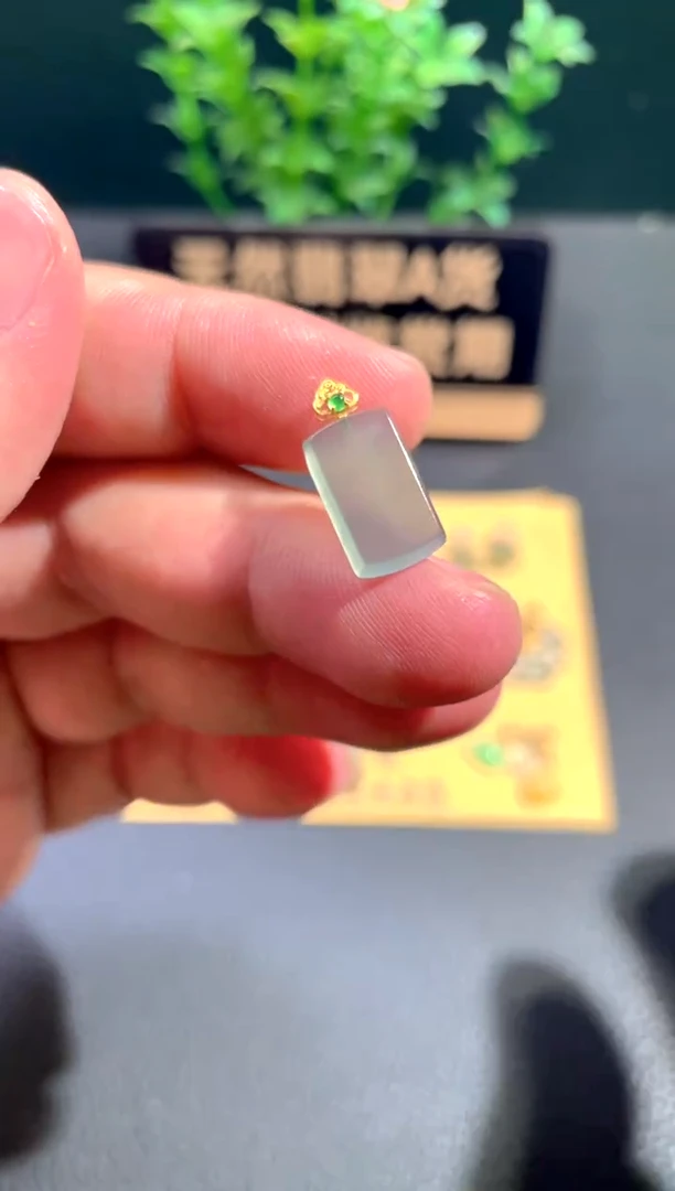 颈饰18K金镶嵌翡翠翡翠