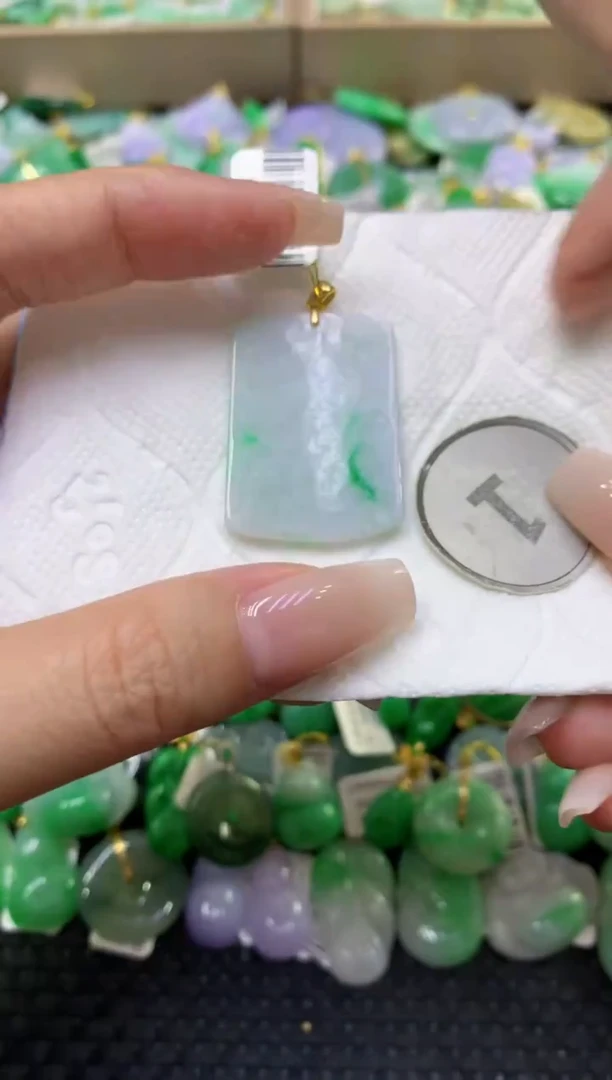 颈饰未镶嵌翡翠天然缅甸翡翠A货