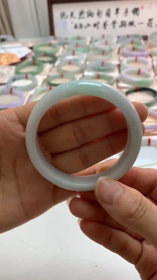 未镶嵌手镯翡翠55.6牛奶底