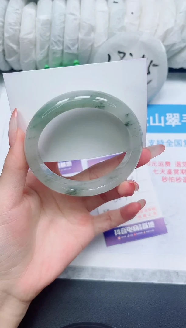 【闪购商品】石英质玉未镶嵌手镯59