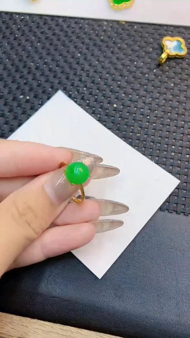 颈饰未镶嵌翡翠1