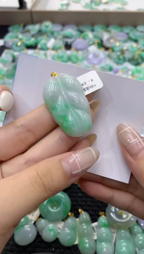 颈饰18K金镶嵌翡翠天然缅甸翡翠A货