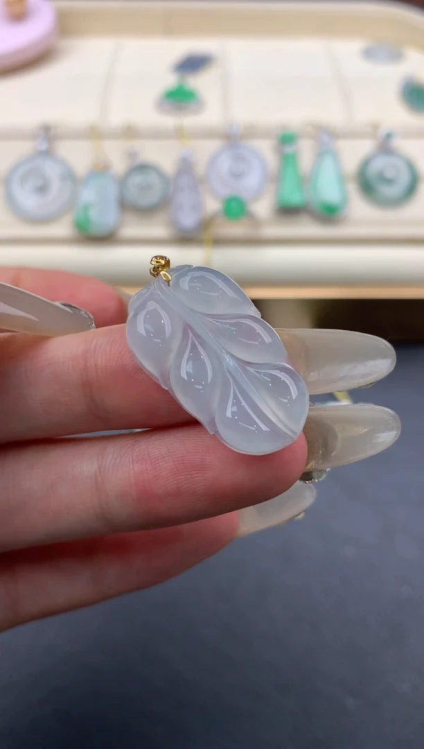 翡翠18K金镶嵌颈饰A394