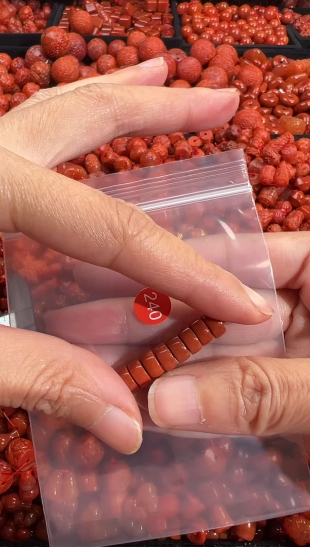 南红玛瑙未镶嵌颈饰1