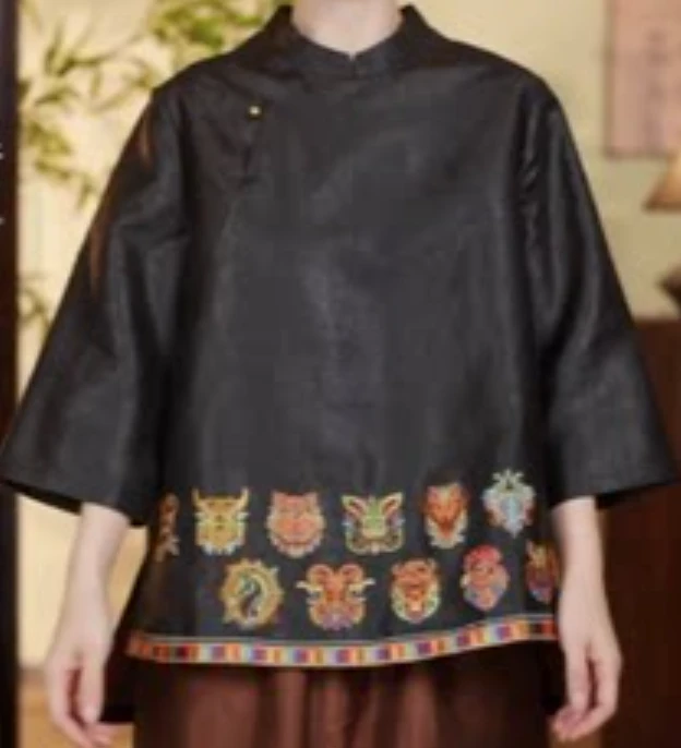 娟 新中式  黑油皮12生肖原色龟纹绣花上衣 25015