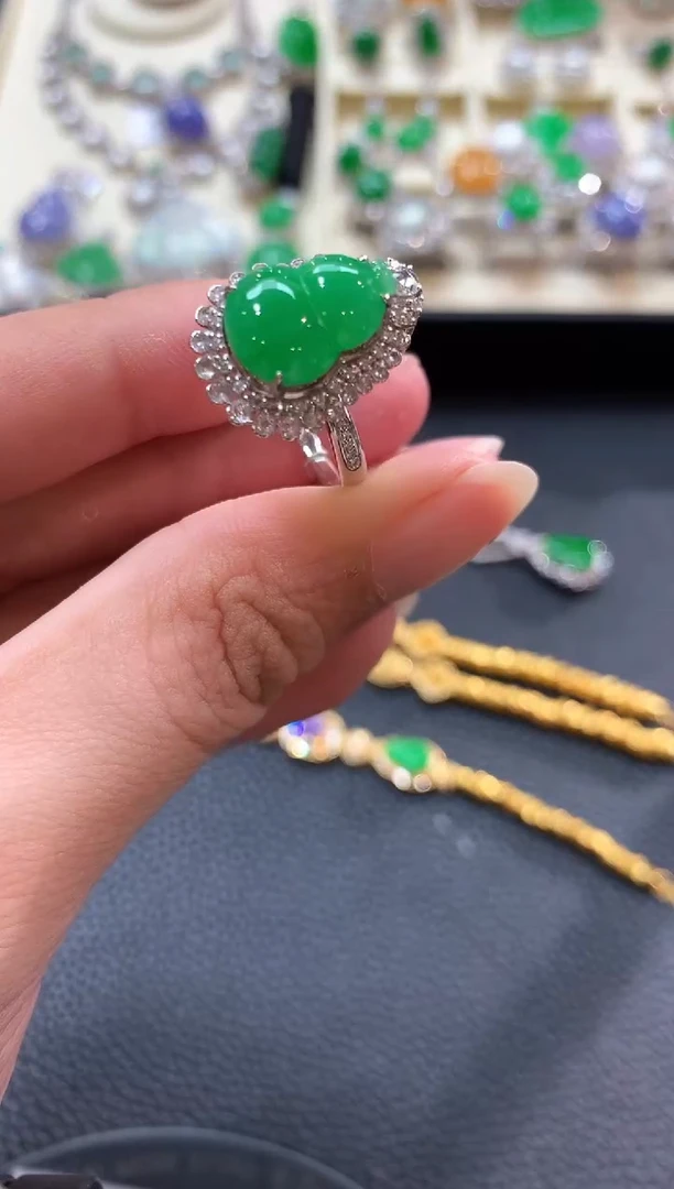 翡翠戒指18K金镶嵌b103